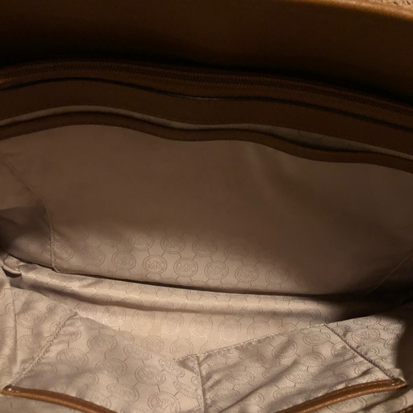 Michael Kors Jet Set Medium Tote - Picture 6 of 6